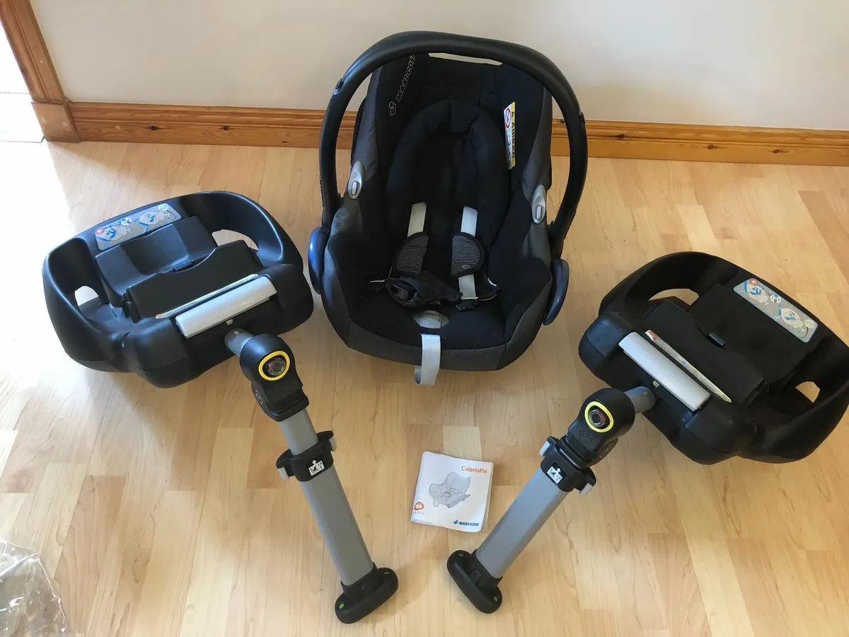 UPPAbaby Vista Travel System with car seat+base for sale in Co. Galway