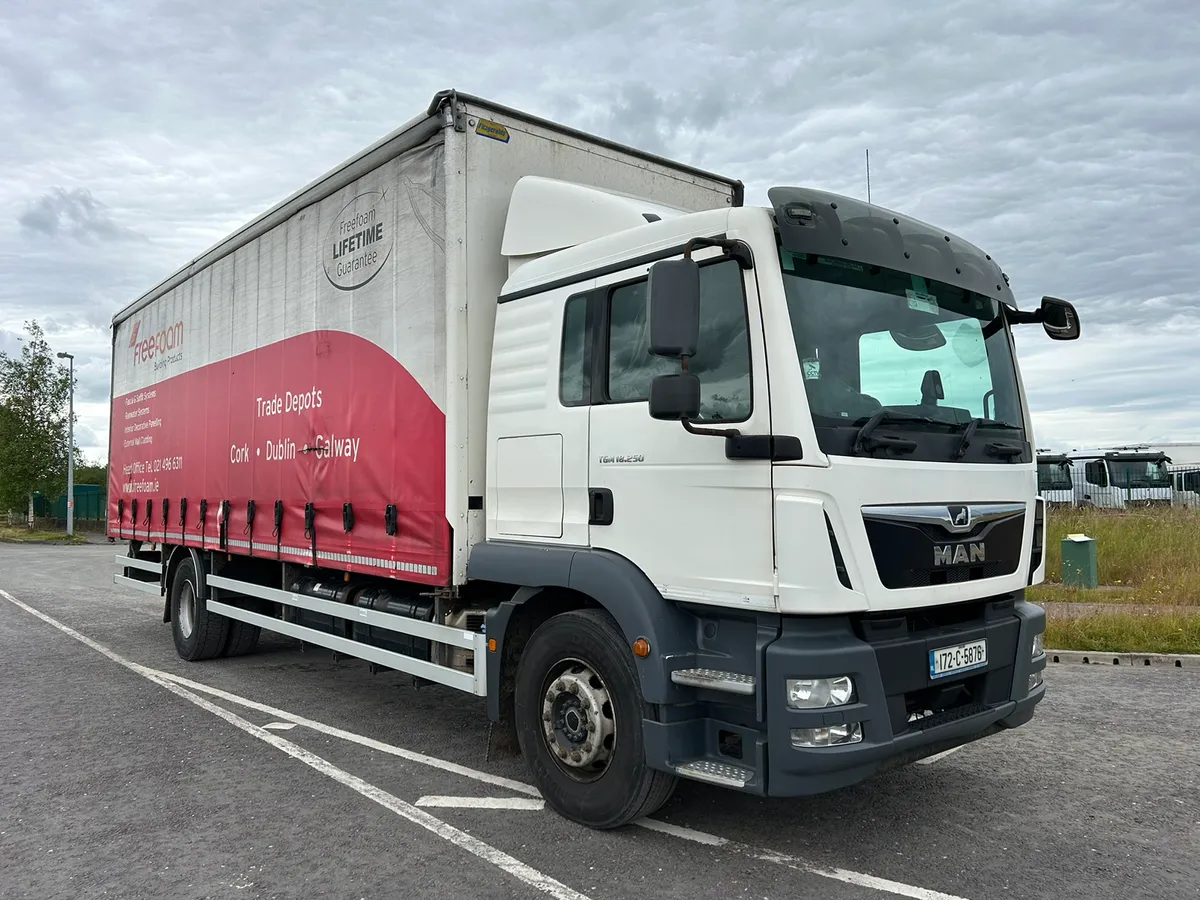 172 Man Curtainsider - Image 1