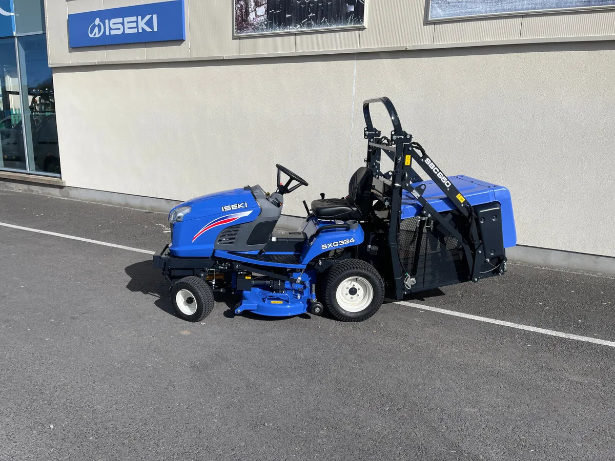 ISEKI SXG324 High Tip Lawnmower - Image 3