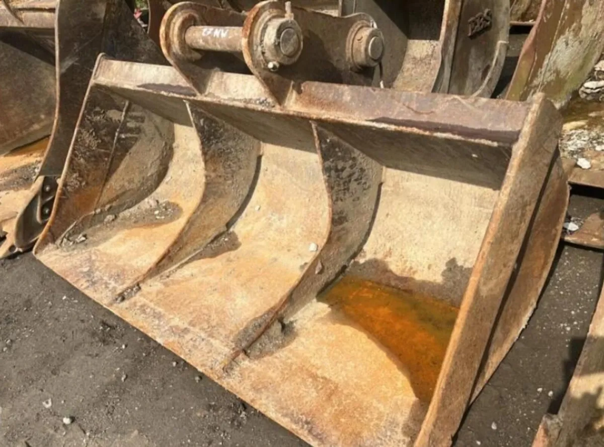 6FT DITCHING GRADING BUCKET (70MM PINS) - Image 1