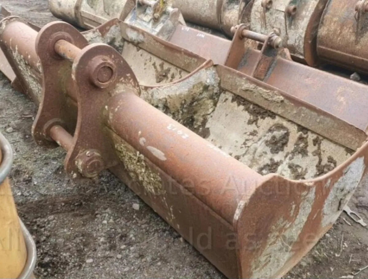 70'' GRADING BUCKET (65MM PINS) - Image 2