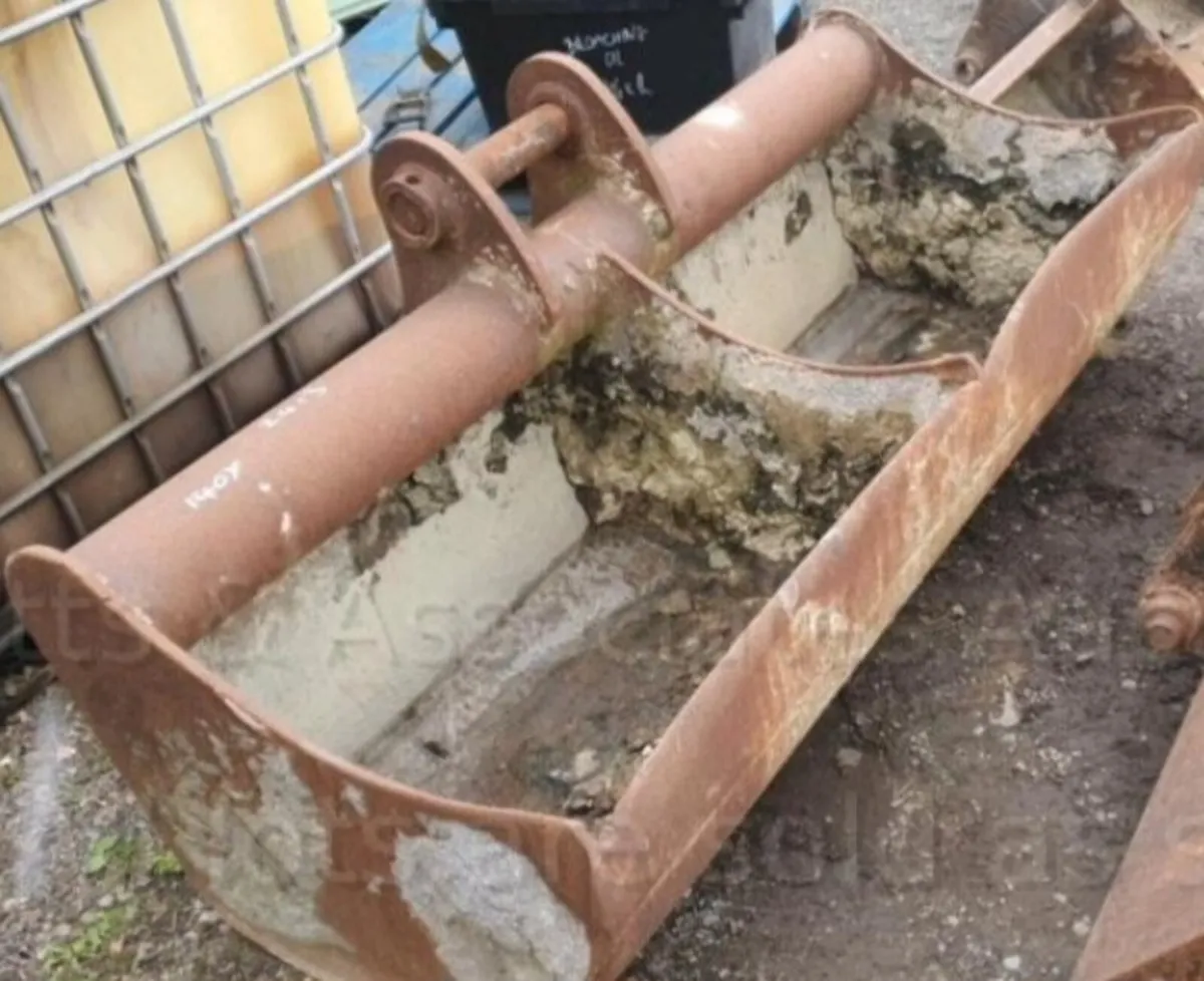 70'' GRADING BUCKET (65MM PINS) - Image 1