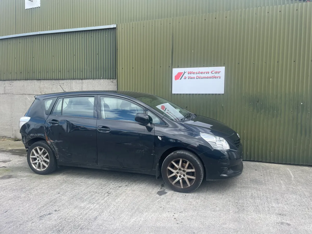 2011 Toyota verso 1.6 petrol for dismantling