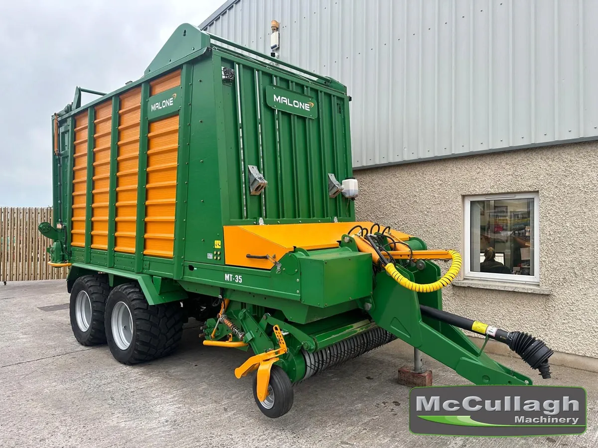 2017 Malone MT35 Silage Wagon - Image 1