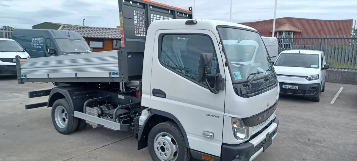 Mitsubishi Fuso/Canter Tipper with Toolbox 3.5ton - Image 2