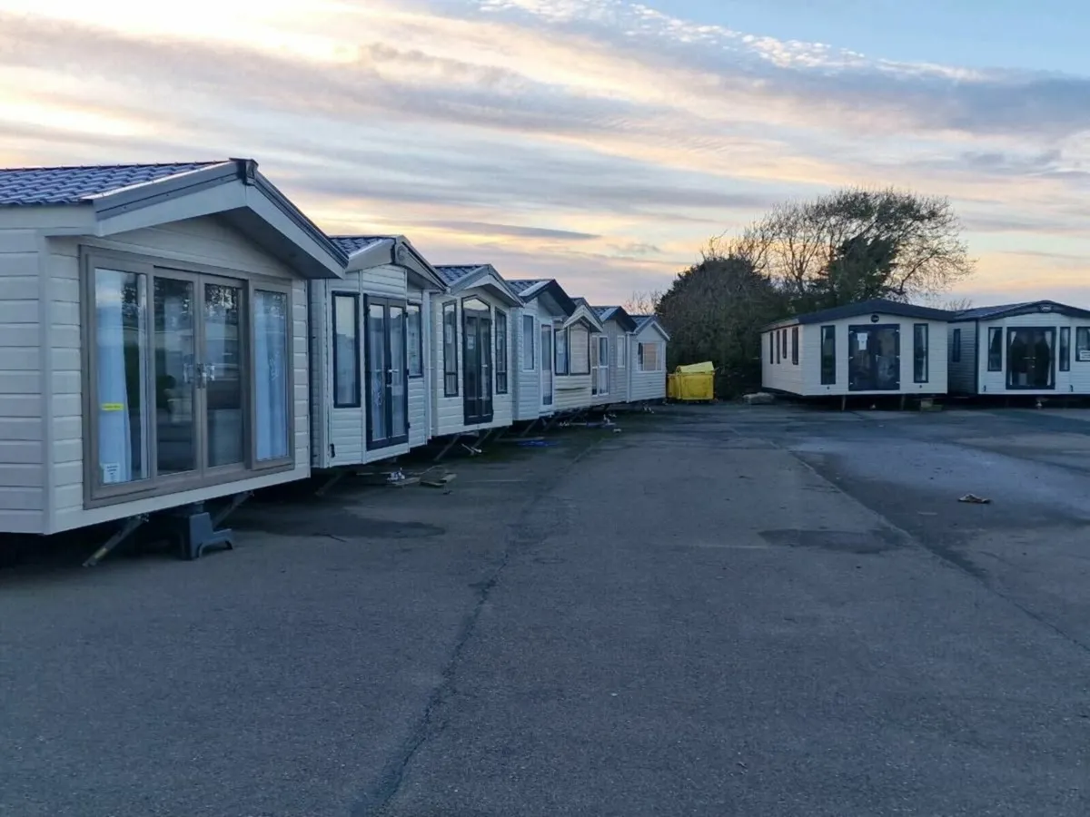 HUGE SELECTION OVER 100 MOBILE HOMES IN STOCK - Image 4