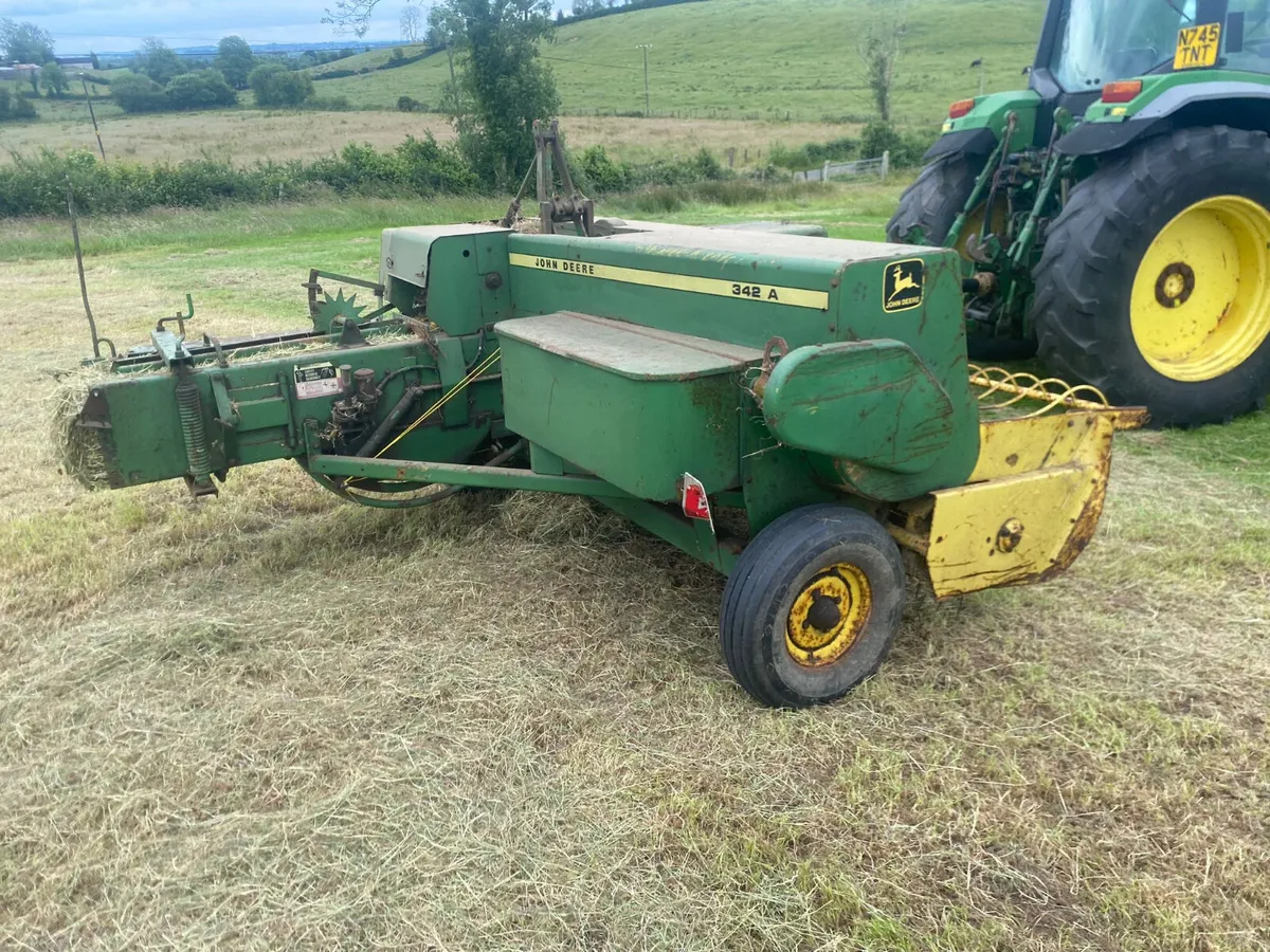 John Deere 342A square baler - Image 2