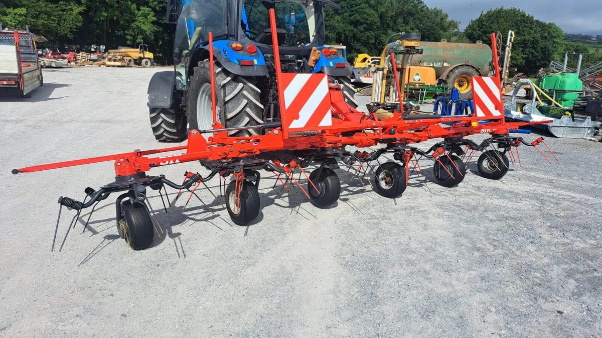 SIP 6 rotor tedder Spotless - Image 1
