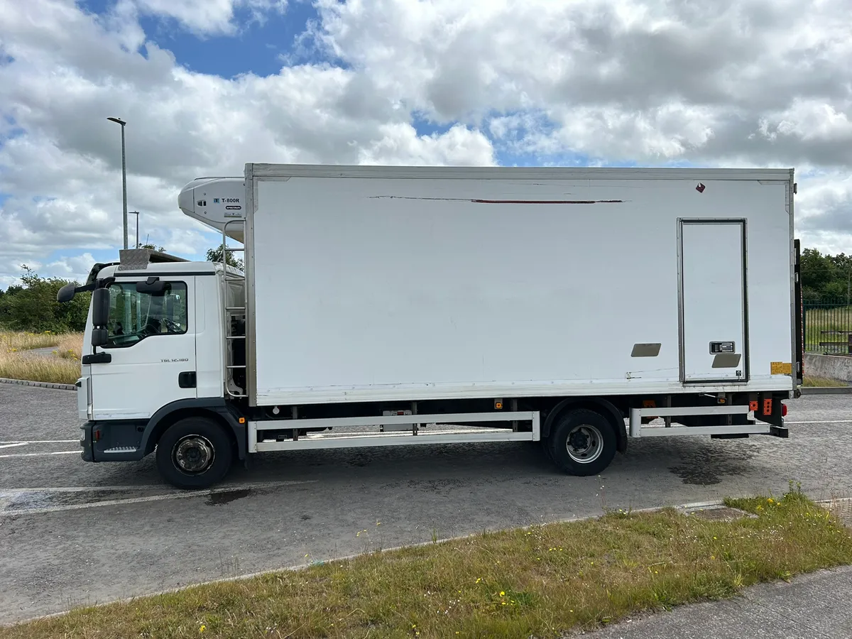 Man 12 Ton Fridge - Image 4