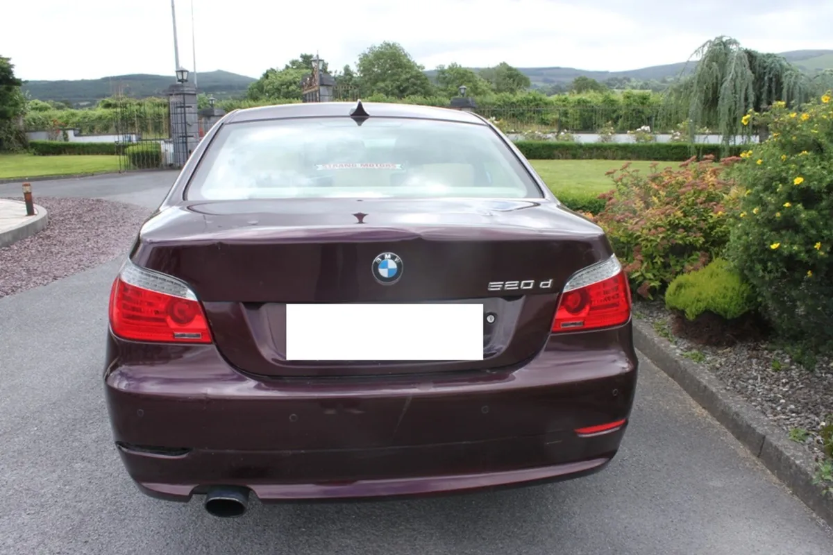 BMW 520D 2.0 Saloon LCI,  2009 - Image 2