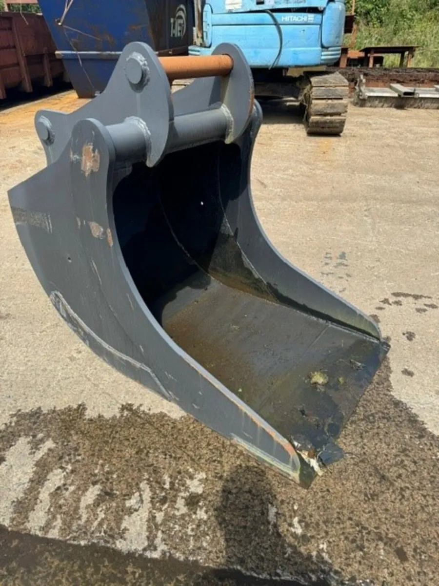 900mm Scandi style digging bucket to suit 20t - Image 1