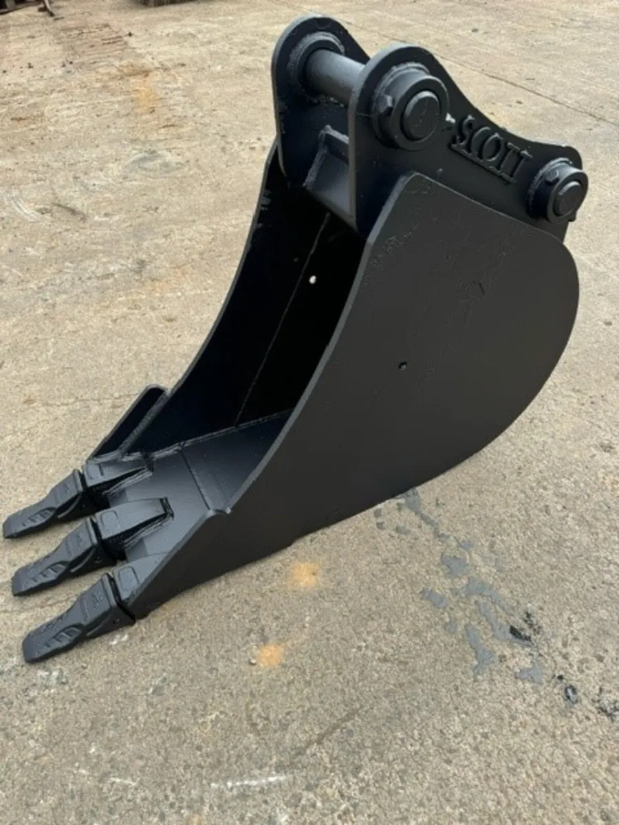 18" Digging bucket with teeth to suit 13t machine - Image 2