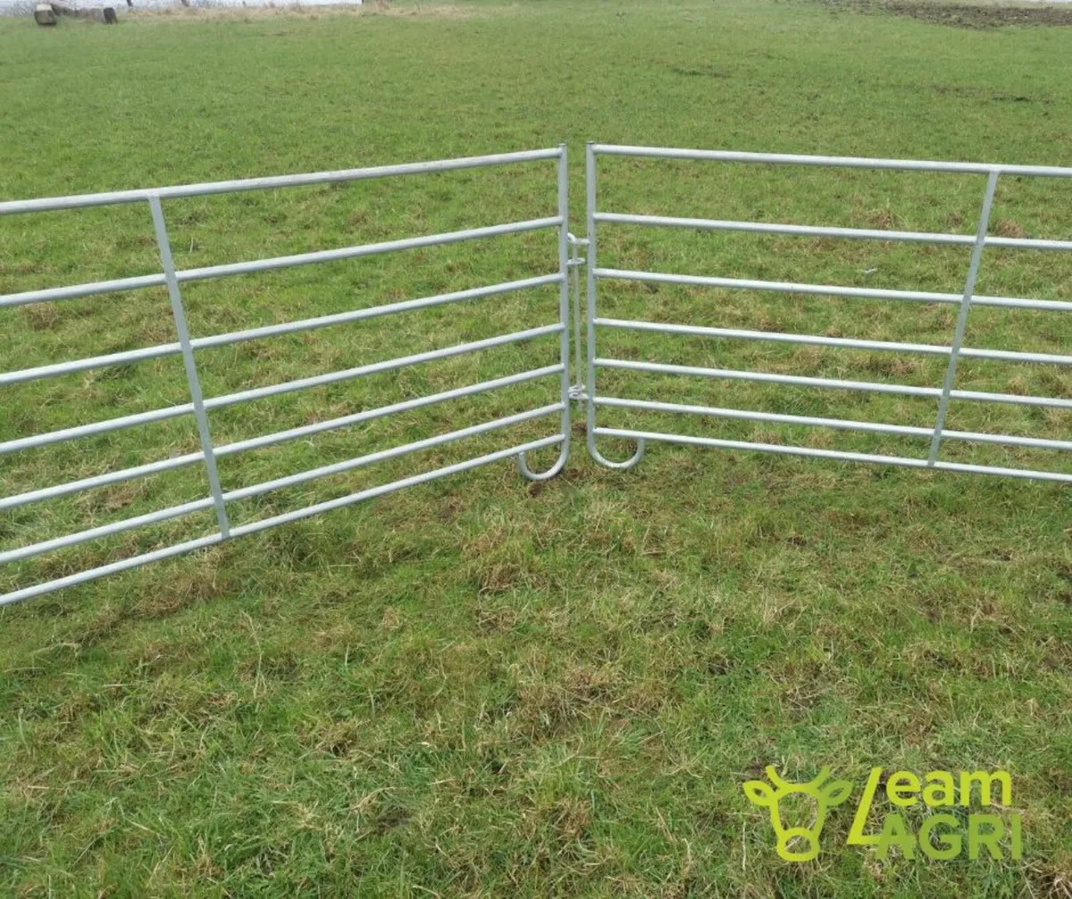 10ft sheep hurdles and sleigh type hurdles - Image 2