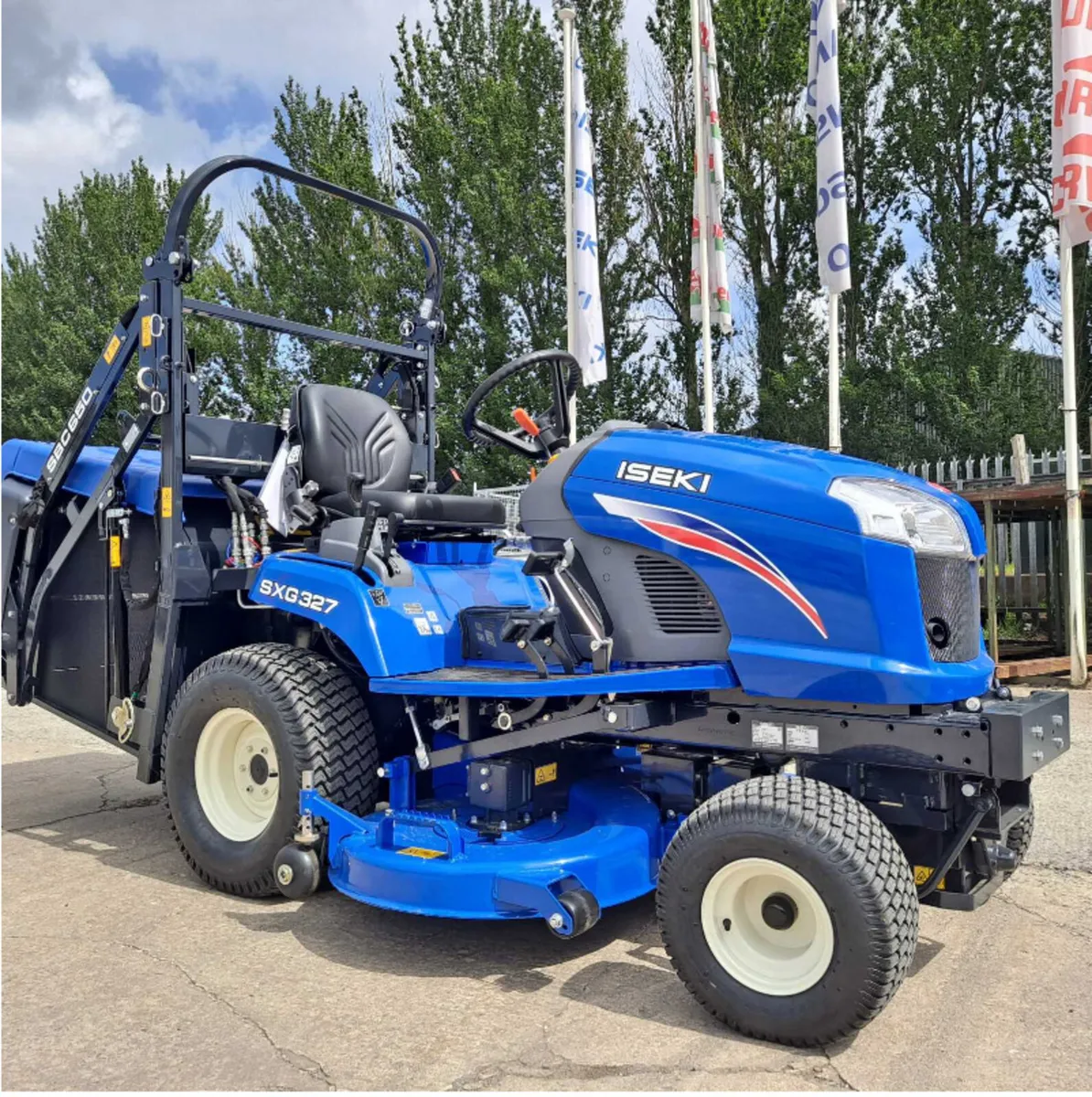 Iseki SXG327 Ride on Mower - Image 1
