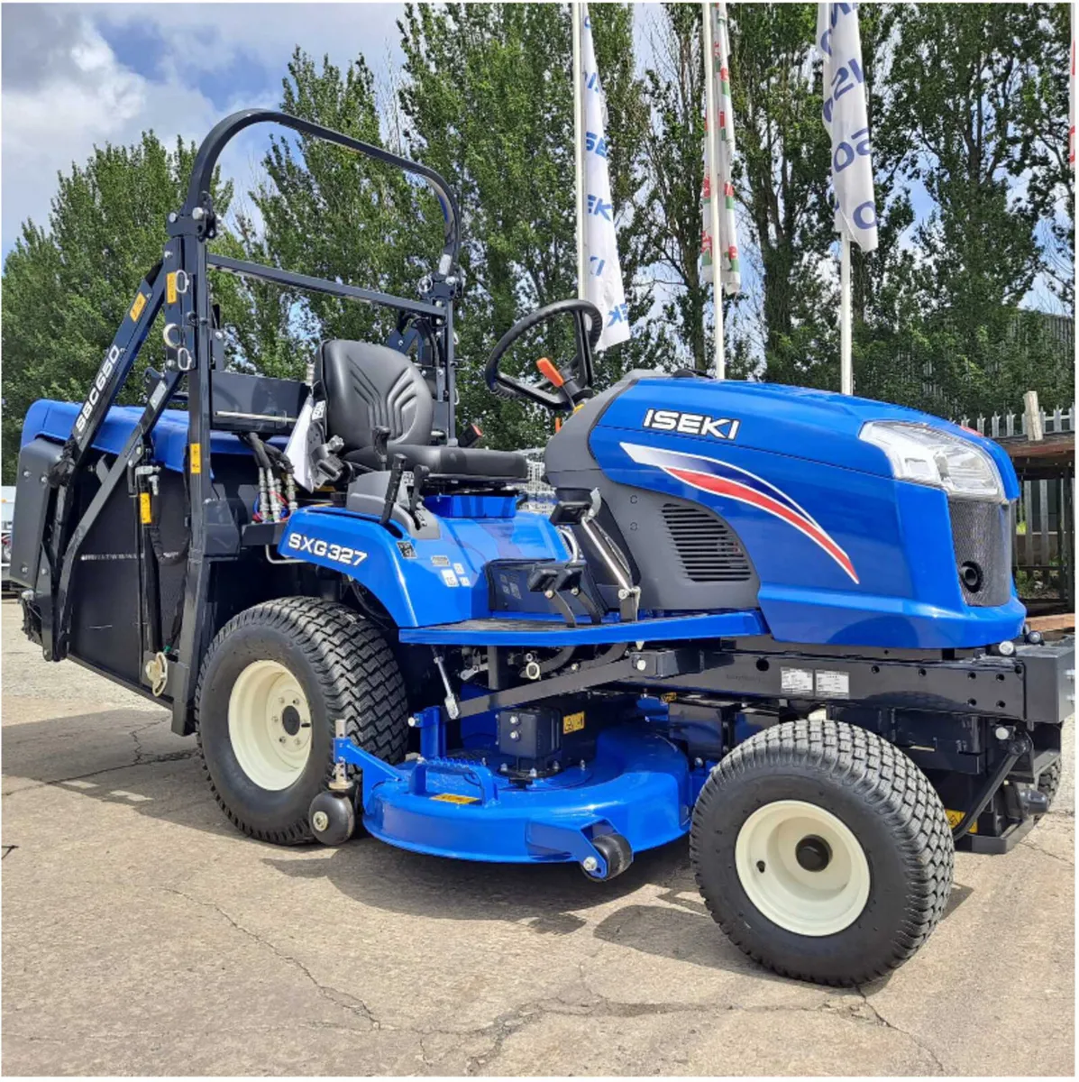 Iseki SXG327 Ride on Mower - Image 1