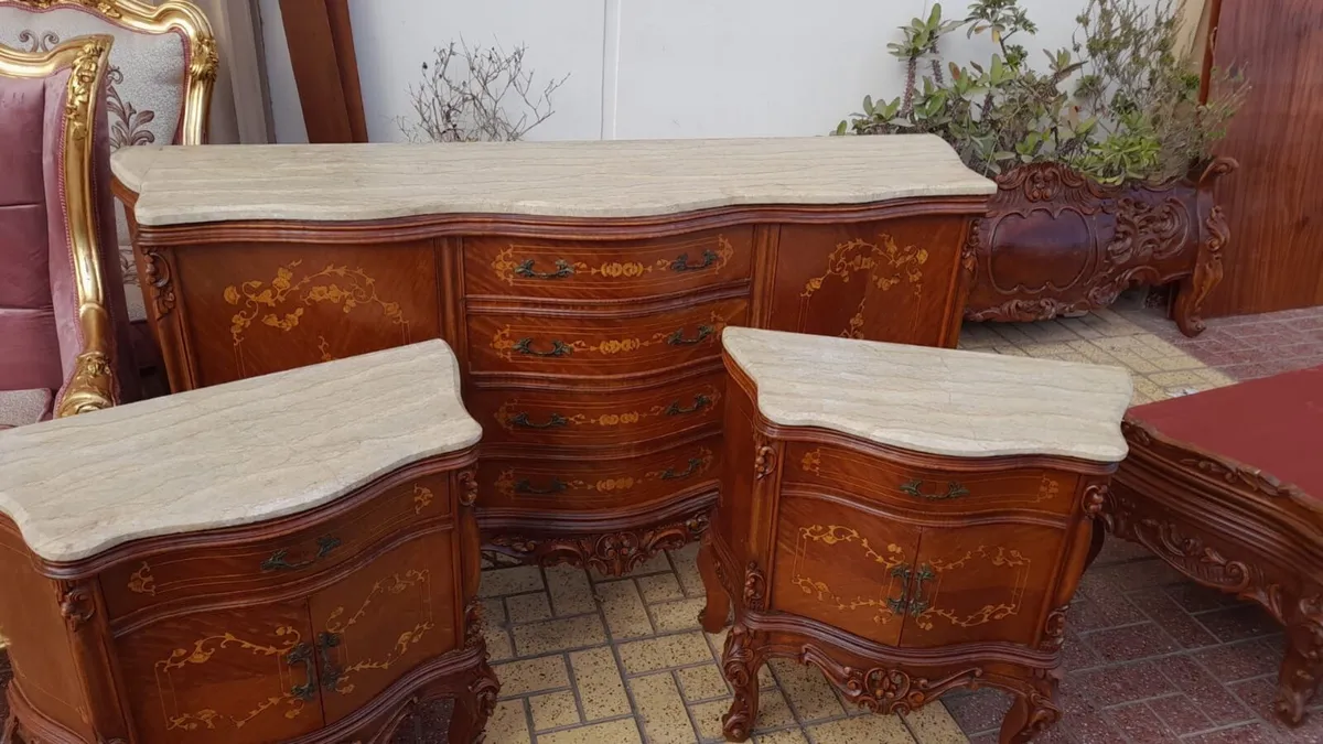 marble topped sideboard and lockers.