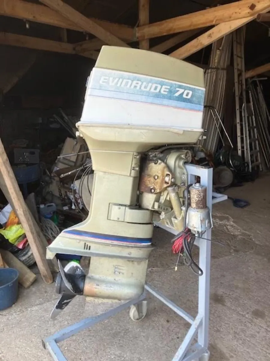 70 HP EVINRUDE  ENGINE TURNS OVER SPARES & REPAIRS - Image 1