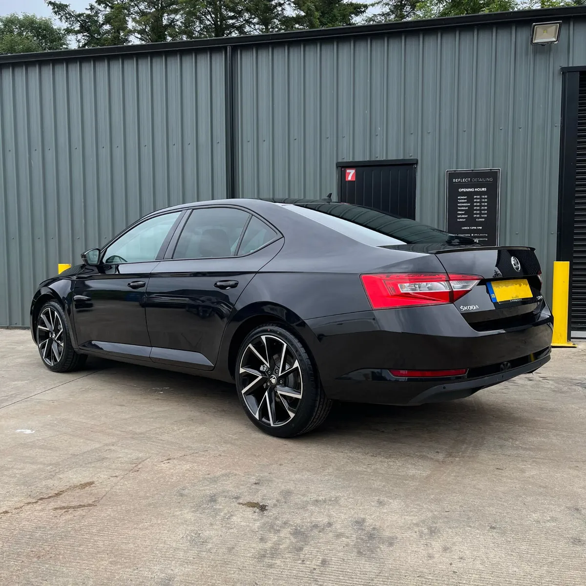 2018 Skoda Superb 2.0 TDI SE Tech DSG Auto - Image 4