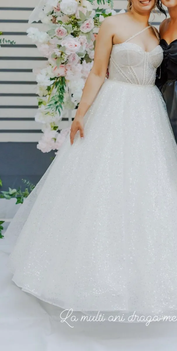 Wedding dress - Image 2