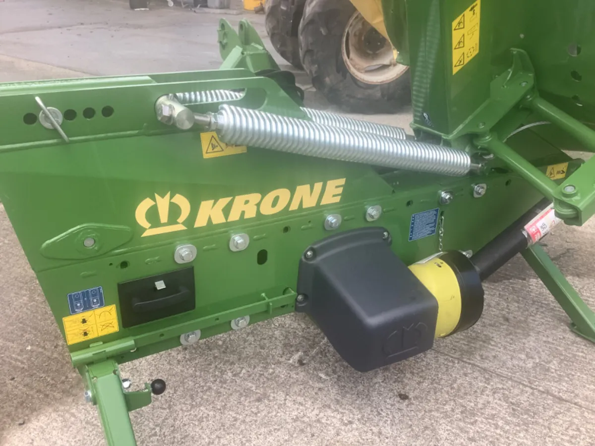 New 3.6 metre Krone ECR360 mower. - Image 3