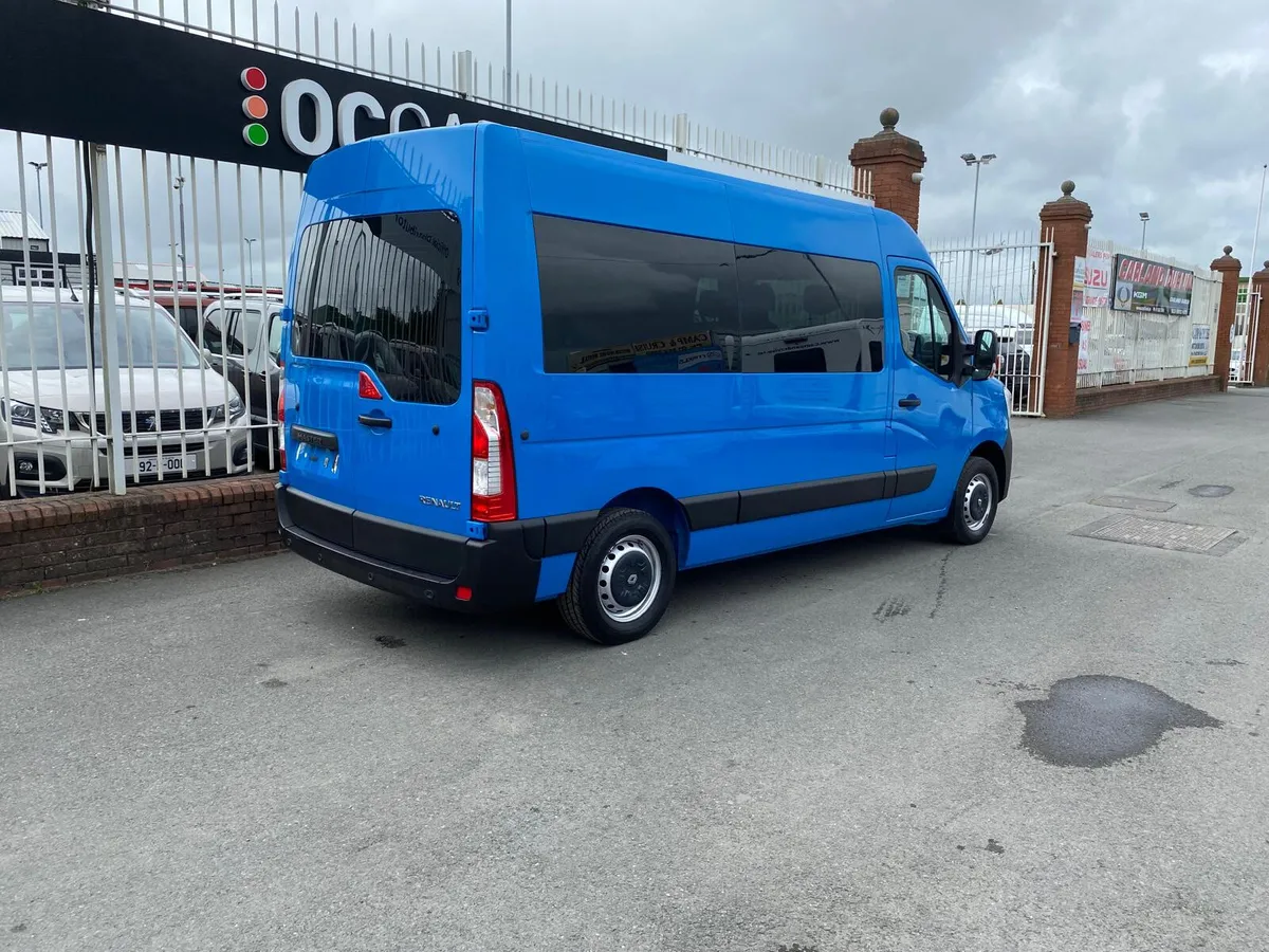 2020 Renault Master MM33  Wheelchair Minibus - Image 4