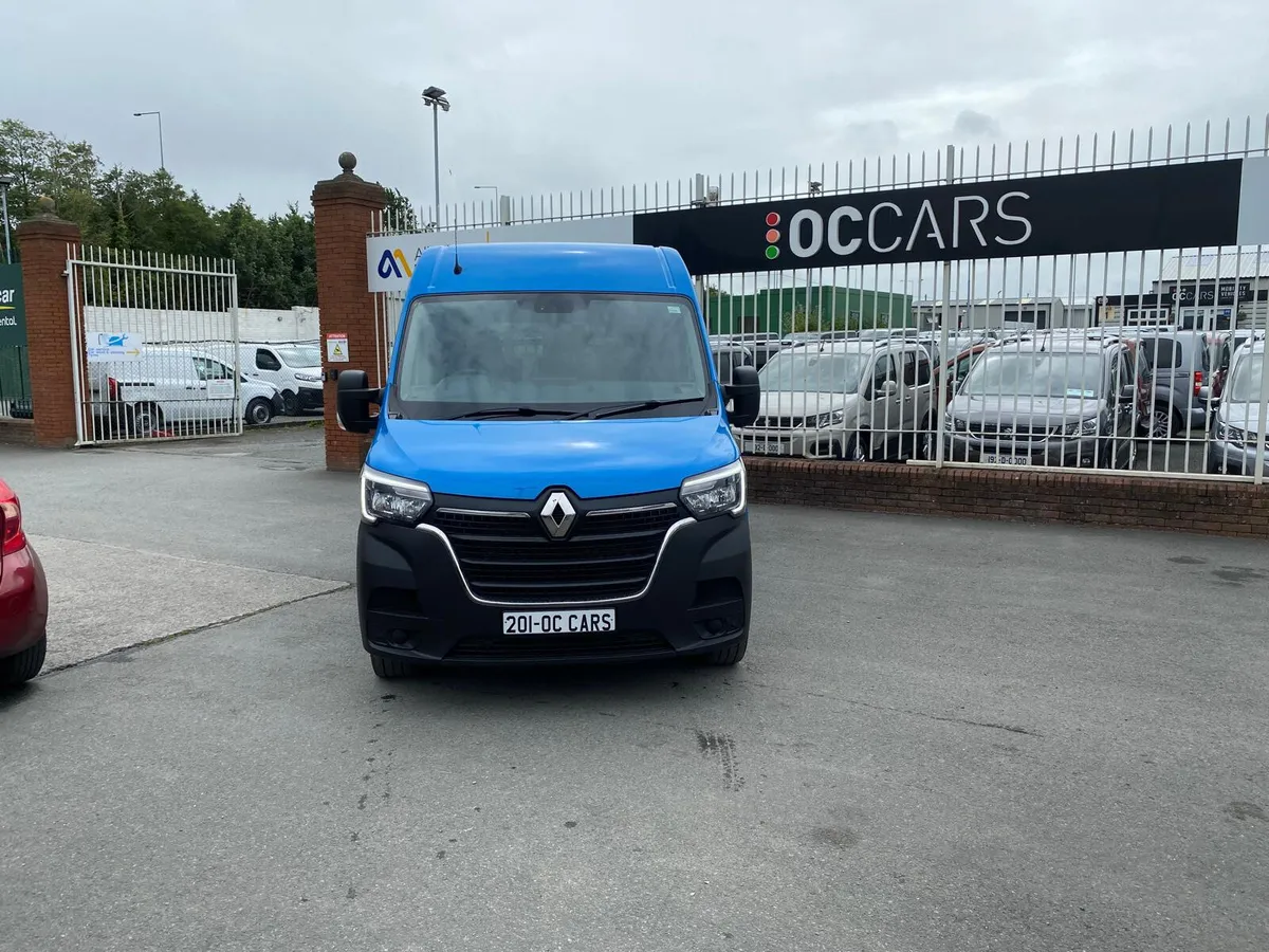 2020 Renault Master MM33  Wheelchair Minibus - Image 1