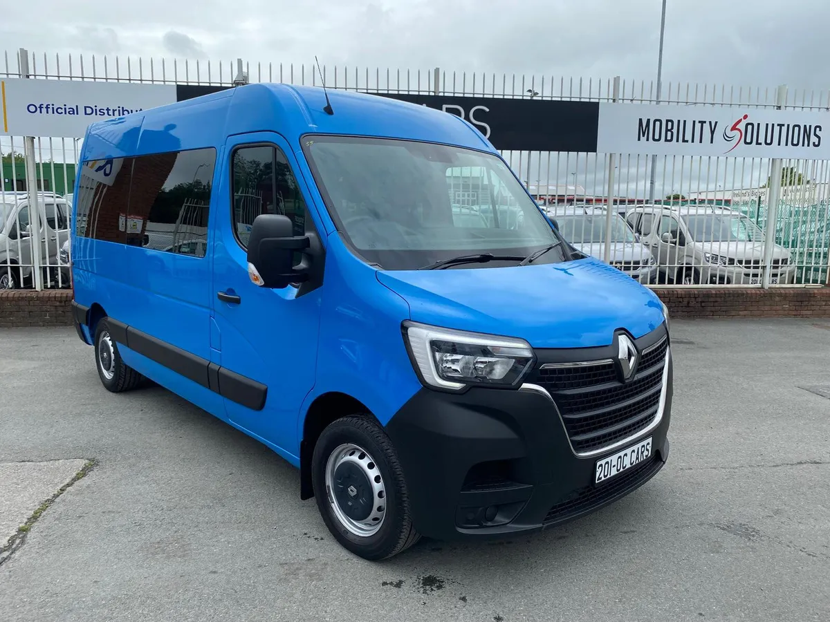 2020 Renault Master MM33  Wheelchair Minibus - Image 2