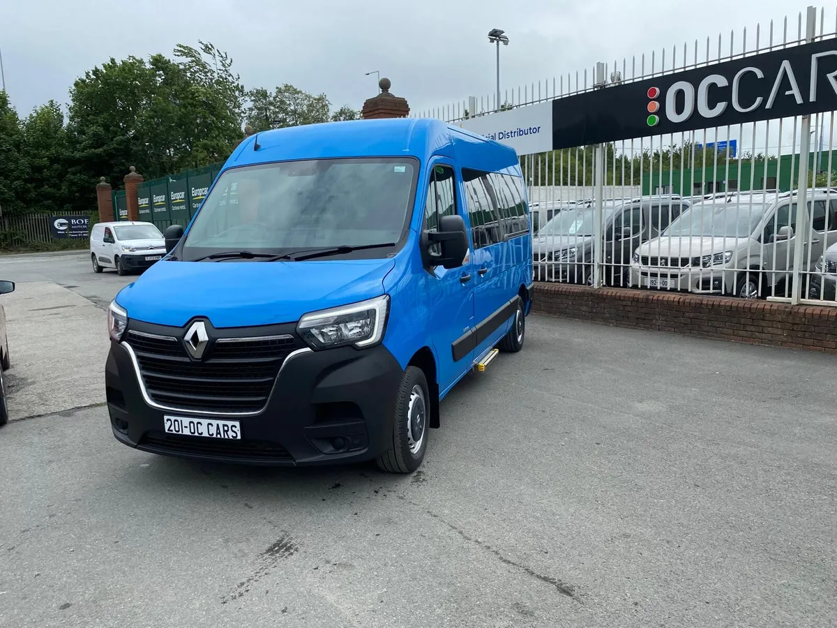 2020 Renault Master MM33  Wheelchair Minibus - Image 3