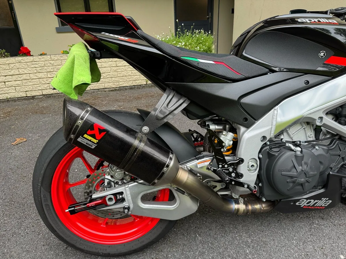 Aprilia Tuono V4 1100 Factory - Image 3