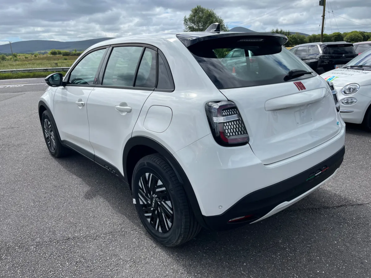 2025 Fiat 600 Red - Image 3