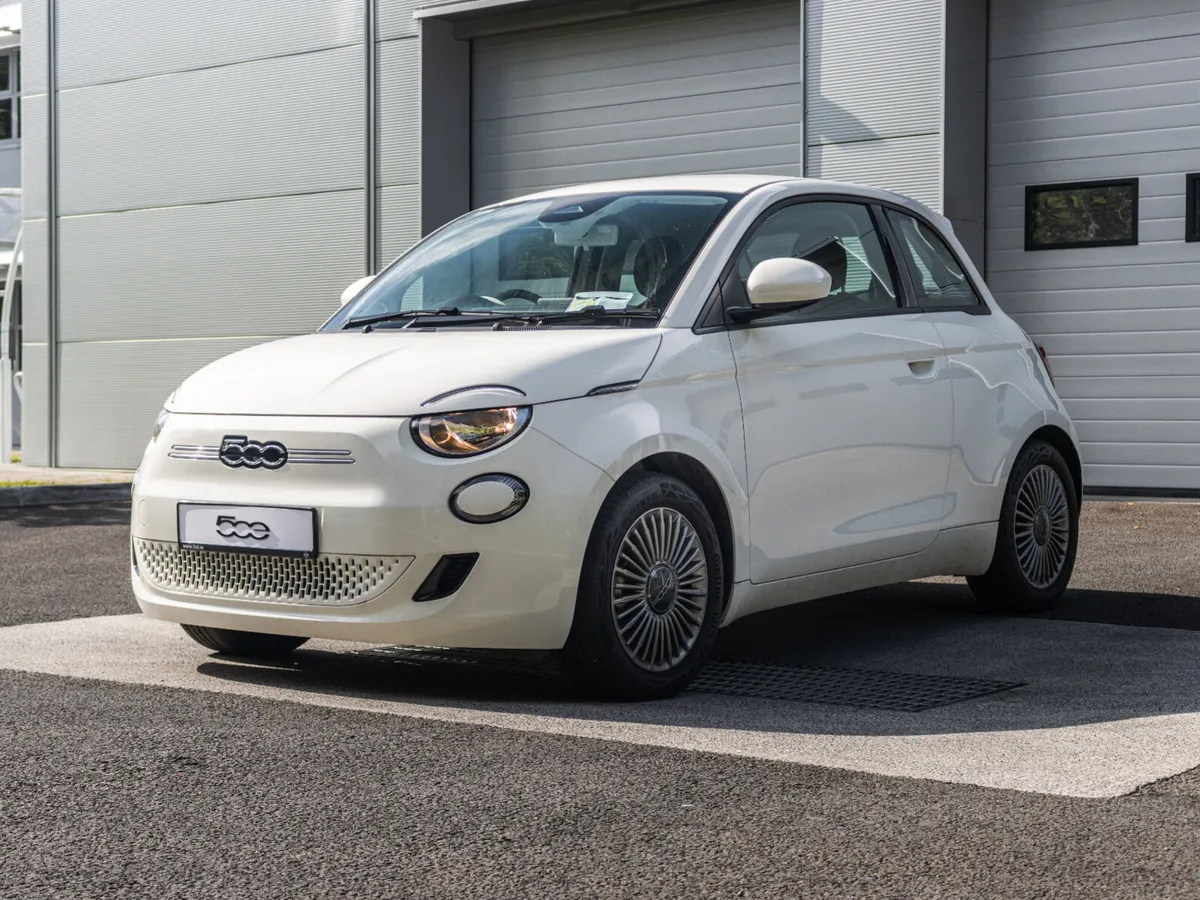 2023 Fiat 500e Icon - Image 2