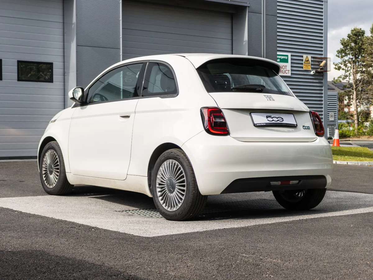 2023 Fiat 500e Icon - Image 4