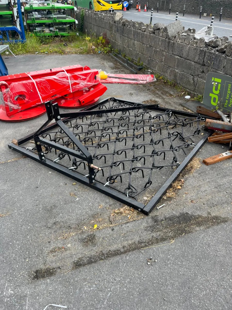 6ft chain harrow on frame - Image 1