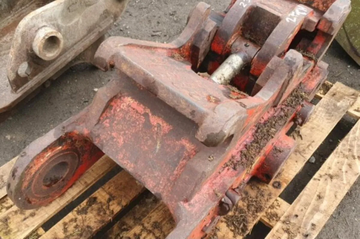 QSA HYD QUICK HITCH (80MM PINS) - Image 3