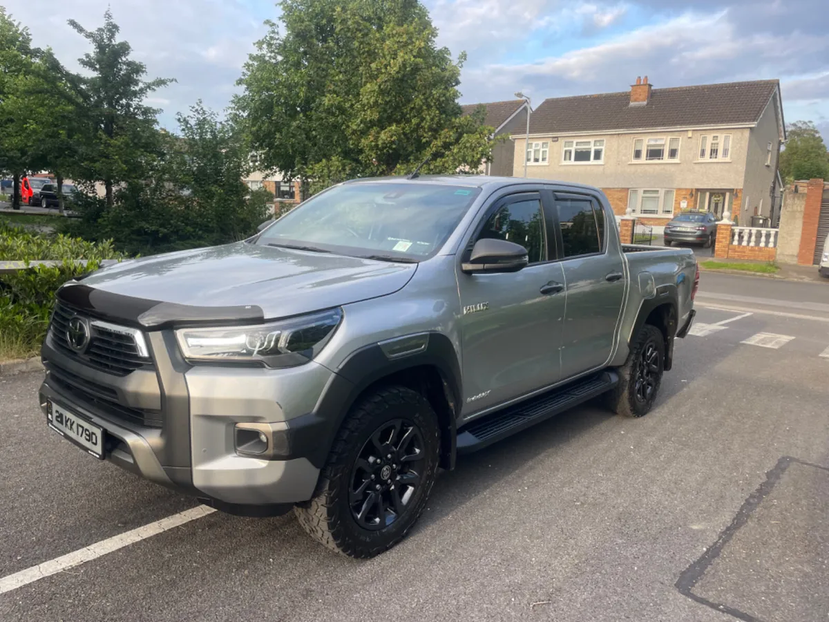 Toyota Hilux 2021 invincible X - Image 2