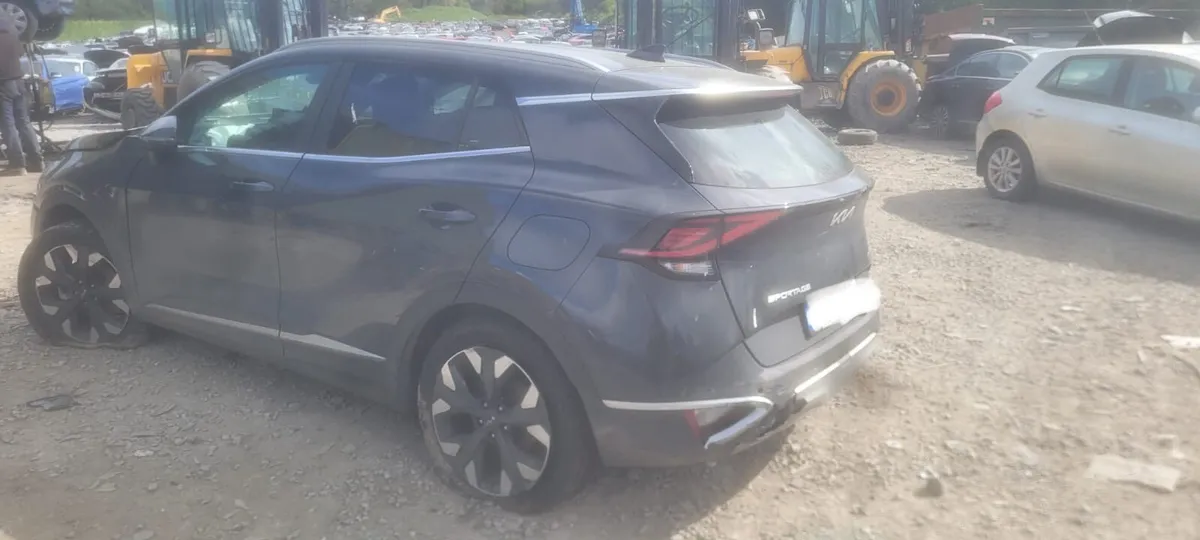 2023 Kia Sportage *For Parts* - Image 1
