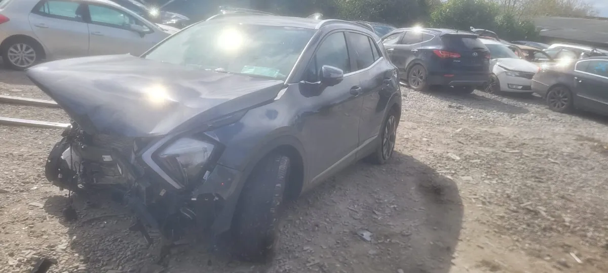 2023 Kia Sportage *For Parts* - Image 3