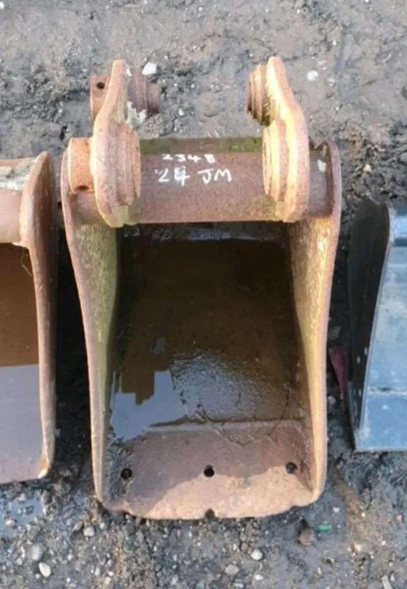 1FT DIGGING BUCKET (30MM PINS) - Image 1