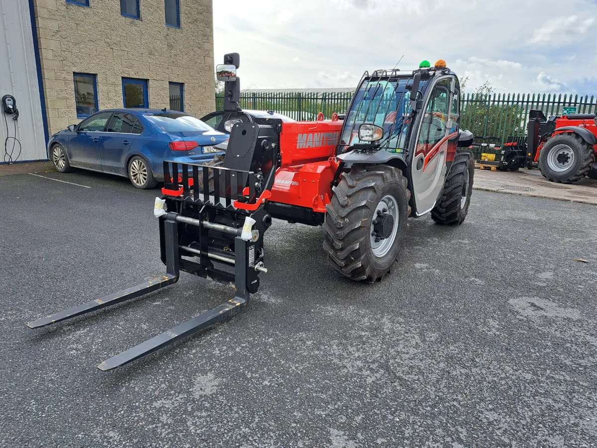 New Manitou MT 730H telescopic loader - Image 3