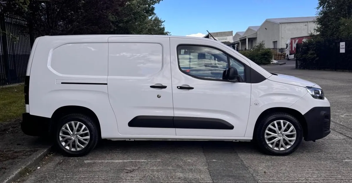 202 Citroen Berlingo Long Wheel Base 100Bhp - Image 3