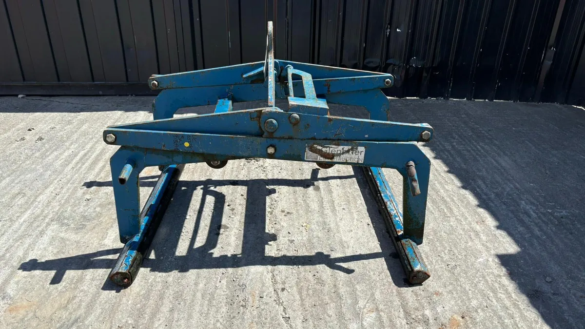 Choice of 3 Single Leaf Block Grabs - Image 4