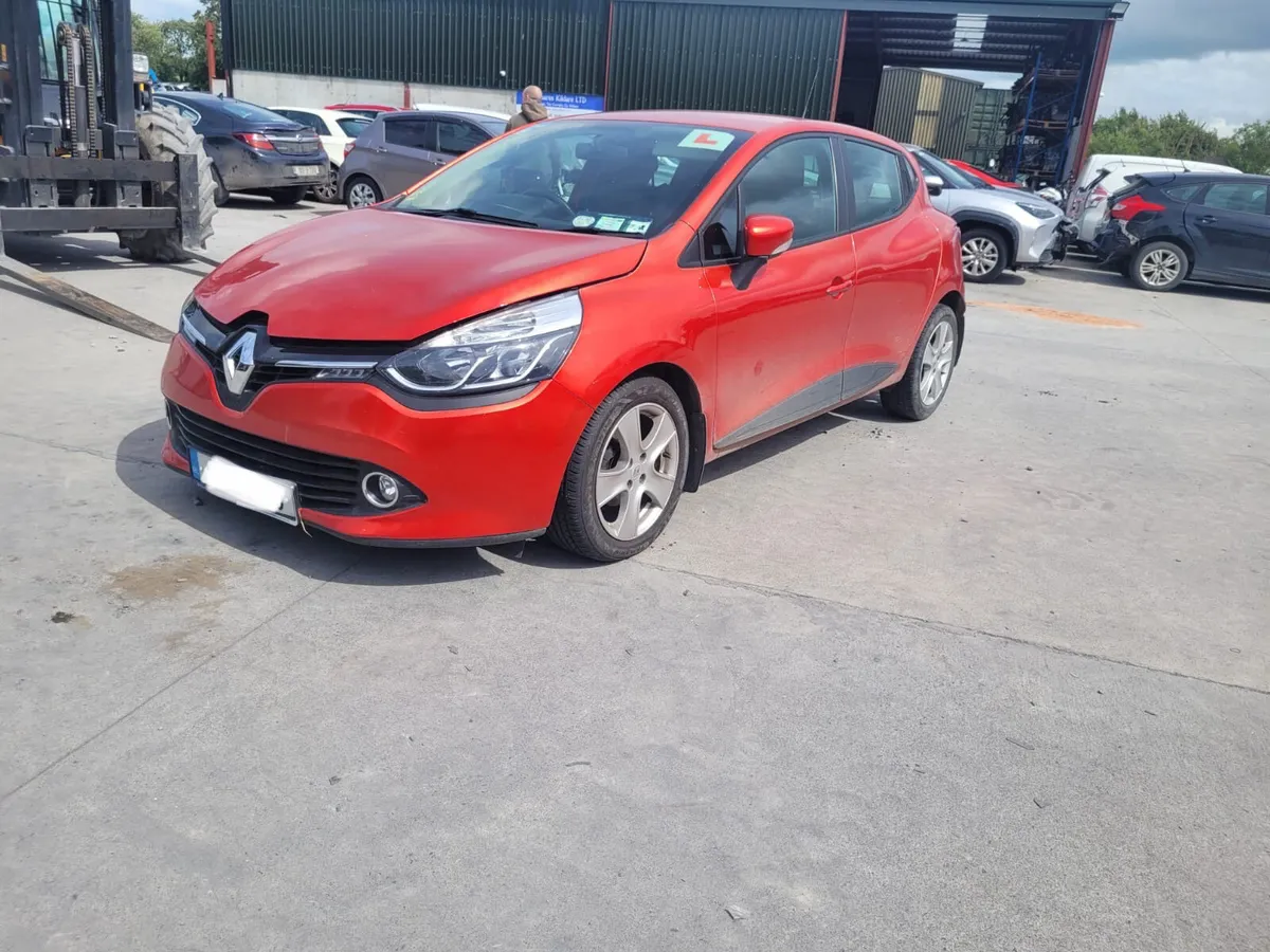 2015 Renault Clio *For Parts* - Image 1