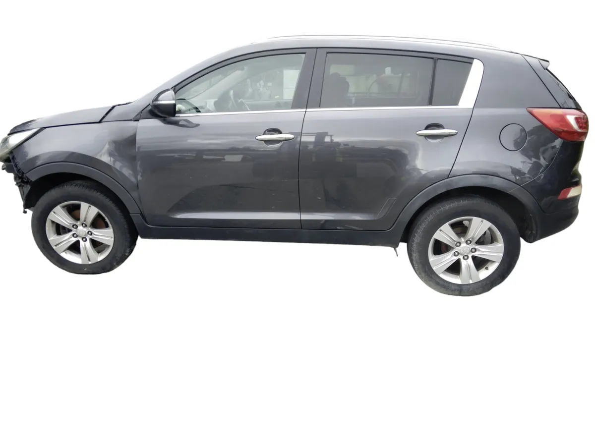 2011 KIA SPORTAGE For Breaking/Dismantling - Image 2