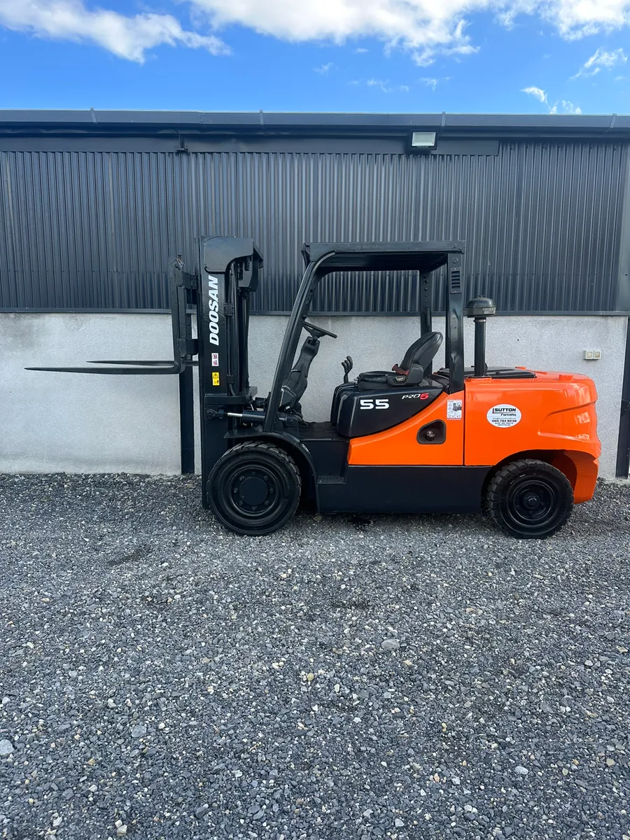 Doosan D55C-5 Forklift - Image 1