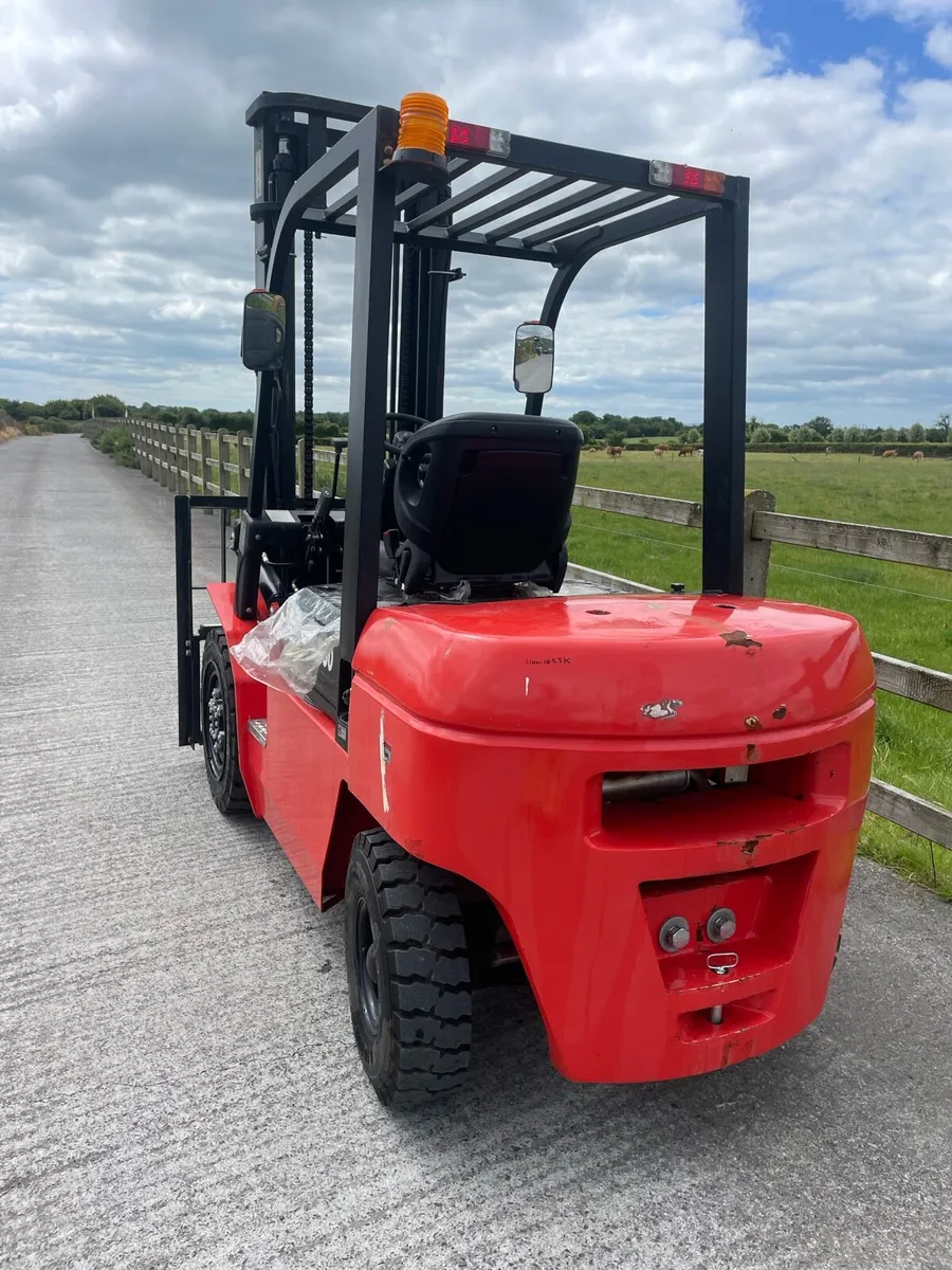 New LCCM 3t forklift for sale €12.500no offers - Image 2