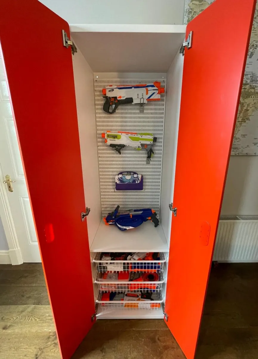 Nerf guns + Nerf gun display units - Image 1