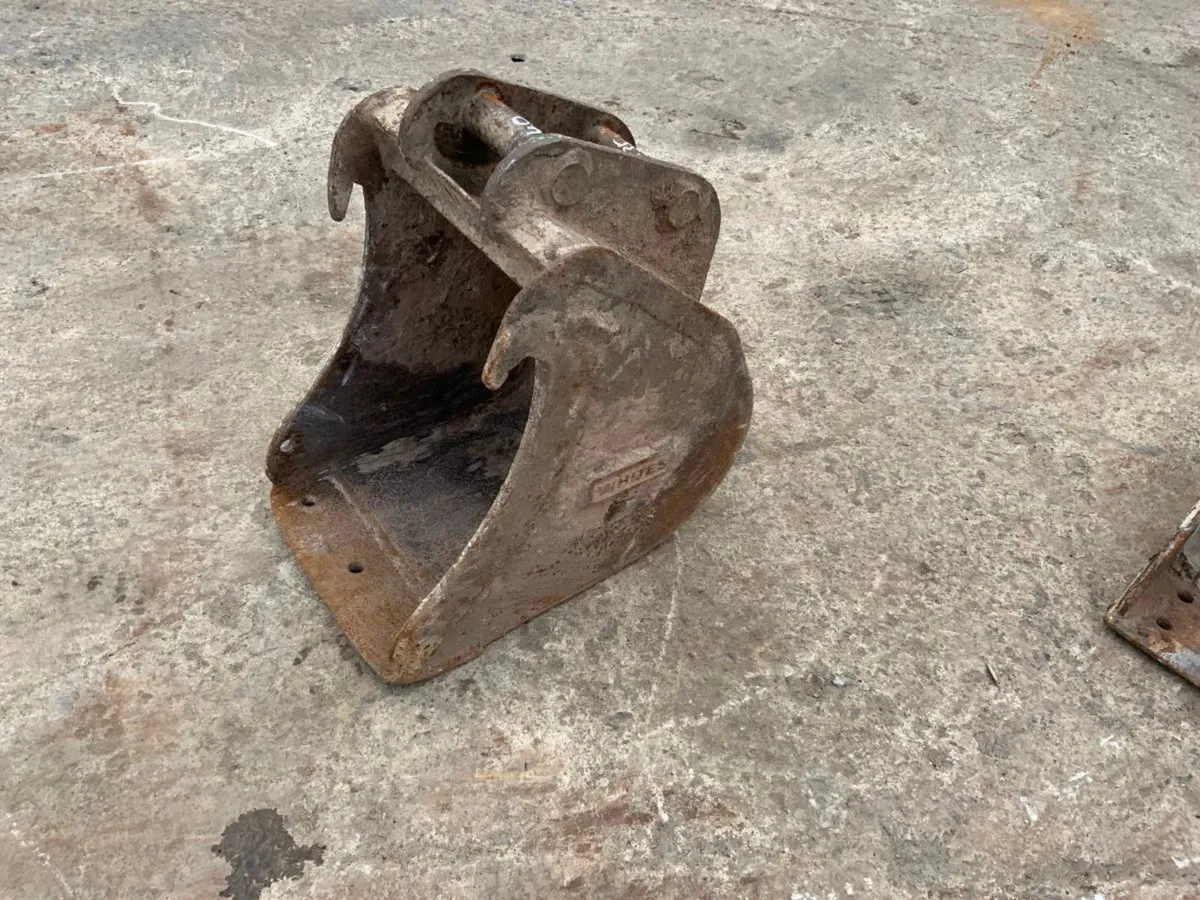 12" MINI DIGGER BUCKET.....35mm PINS....1350. - Image 1