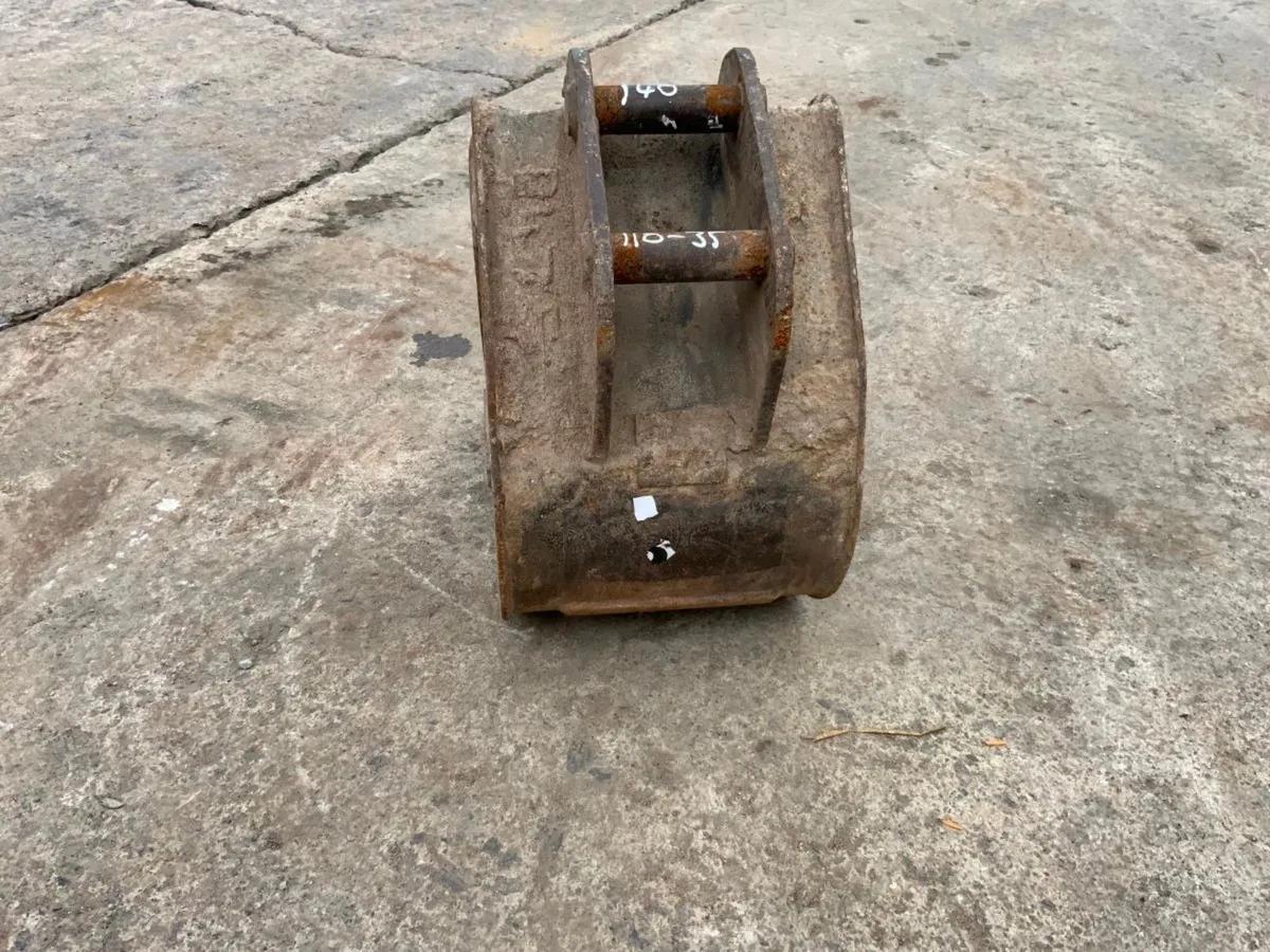 12" MINI DIGGER BUCKET.....35mm PINS....1350. - Image 4