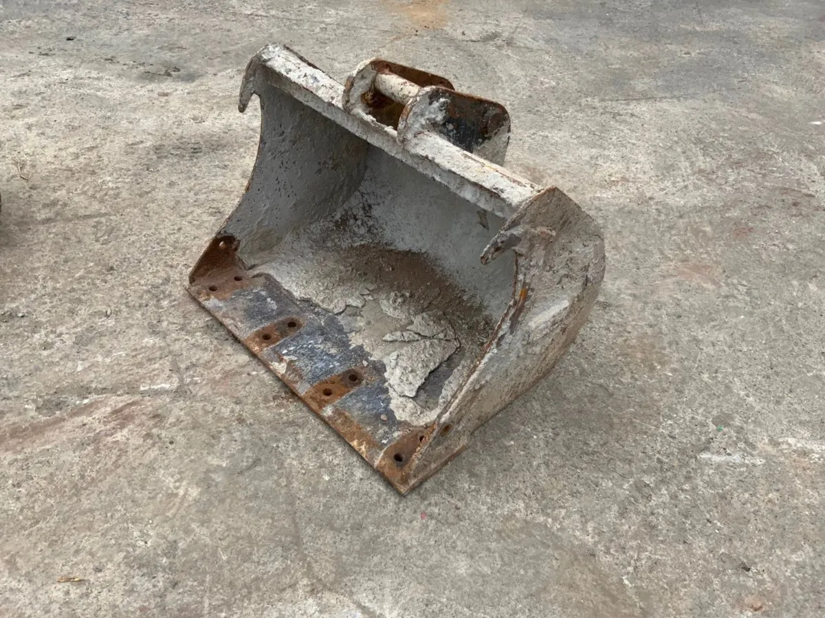 24" MINI DIGGER BUCKET...35mm PINS......1354. - Image 1