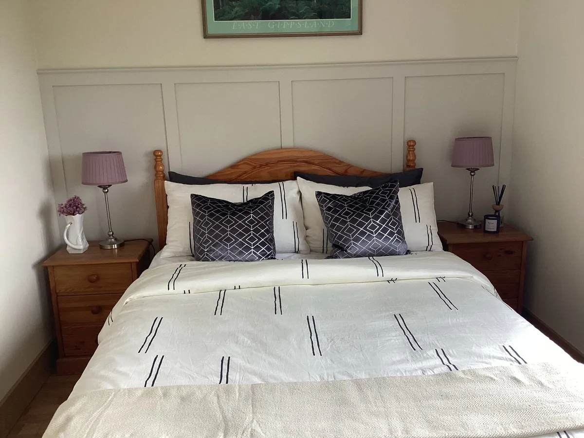 Pine headboard - Image 1